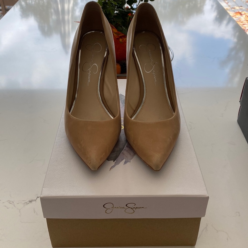 Jessica Simpson Tanysha buff pumps
